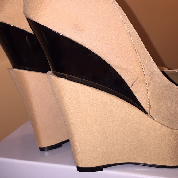 Tan Platform Wedge Pumps - Picture 5 of 6